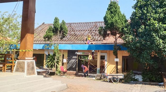 Sudah Tak Layak, Perbaikan Kantor Kecamatan Cerme Gresik Tahap I Telan Rp2,2 Miliar Sudah Tak Layak, Perbaikan Kantor Kecamatan Cerme Gresik Tahap I Telan Rp2,2 Miliar