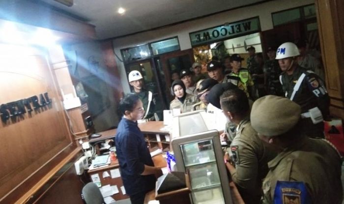 Operasi Gabungan di Wilayah Kecamatan Pesantren Kediri, Satpol PP Sisir Hotel, Kos, dan Karaoke Operasi Gabungan di Wilayah Kecamatan Pesantren Kediri, Satpol PP Sisir Hotel, Kos, dan Karaoke