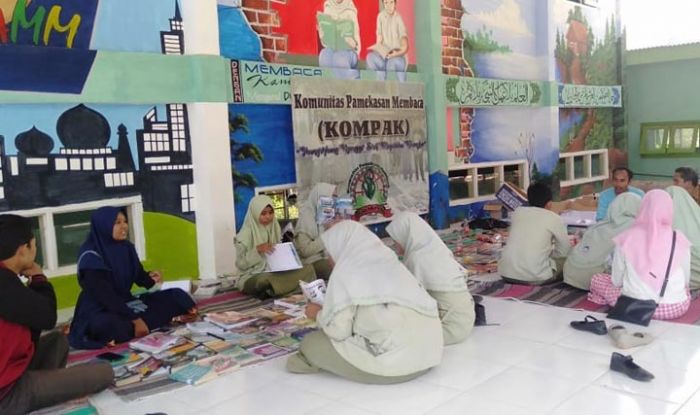 Galakkan Cinta Literasi, Kompak Goes to Sekolah Galakkan Cinta Literasi, Kompak Goes to Sekolah
