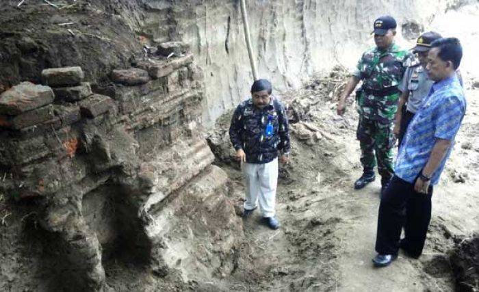 Candi di Banjarsari Nganjuk Ditinjau Disbudpartada, Penggali Terancam Ditahan Polisi Candi di Banjarsari Nganjuk Ditinjau Disbudpartada, Penggali Terancam Ditahan Polisi