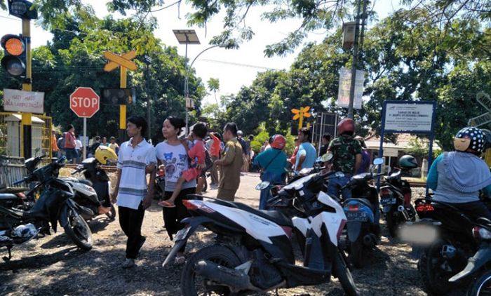Pengendara Motor di Probolinggo Tertabrak KA, Selamat Pengendara Motor di Probolinggo Tertabrak KA, Selamat