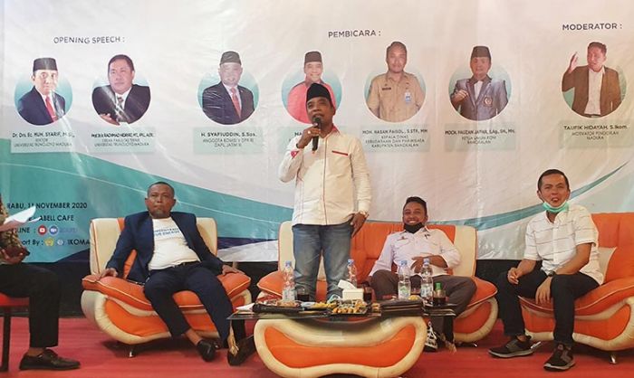 Mahfud, Anggota DPRD Jatim Kritisi Kesiapan Pemuda Madura Sambut Perpres No. 80 Tahun 2019 Mahfud, Anggota DPRD Jatim Kritisi Kesiapan Pemuda Madura Sambut Perpres No. 80 Tahun 2019