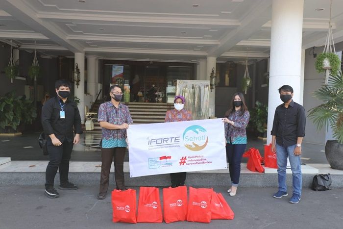 Atasi Dampak Covid-19, iForte Salurkan Bantuan Paket Sembako untuk Warga Surabaya Atasi Dampak Covid-19, iForte Salurkan Bantuan Paket Sembako untuk Warga Surabaya