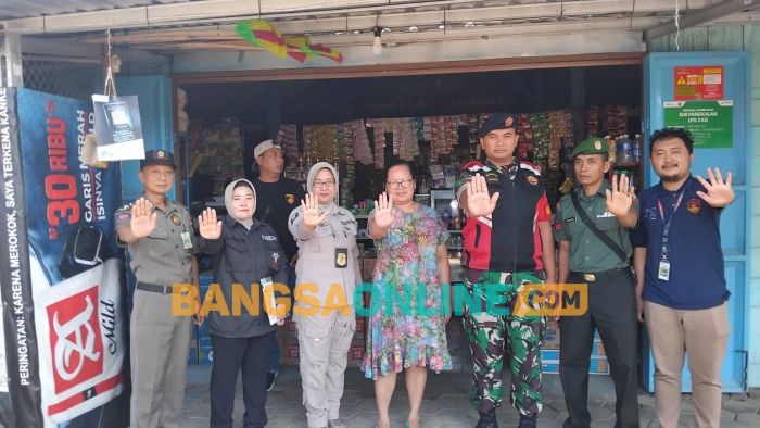 Operasi Rokok Ilegal di Gemarang Madiun, Petugas Temukan Penjual Kumpulkan Pita Cukai Operasi Rokok Ilegal di Gemarang Madiun, Petugas Temukan Penjual Kumpulkan Pita Cukai