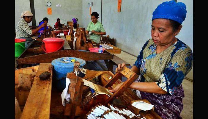 Petani Tembakau: Rokok Rp 50 Ribu Untungkan Pabrik, Waspadai Kepentingan Asing Petani Tembakau: Rokok Rp 50 Ribu Untungkan Pabrik, Waspadai Kepentingan Asing