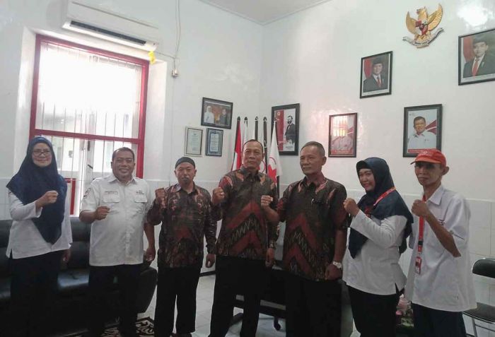 Pendonor Darah 75 Kali di Kota Probolinggo Terima Penghargaan dari Pj Gubernur Jawa Timur Pendonor Darah 75 Kali di Kota Probolinggo Terima Penghargaan dari Pj Gubernur Jawa Timur