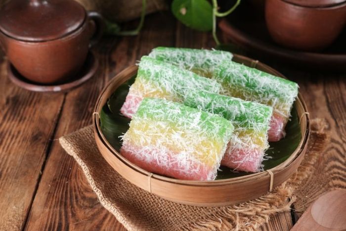 Cara Membuat Kue Tradisional Lapis Singkong Warna-warni Cara Membuat Kue Tradisional Lapis Singkong Warna-warni