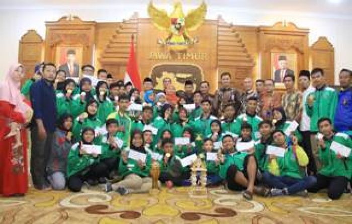 50 Atlet Pagar Nusa Jatim Boyong Medali, Gubernur Khofifah Suguhi Durian & Beri Tali Asih 50 Atlet Pagar Nusa Jatim Boyong Medali, Gubernur Khofifah Suguhi Durian & Beri Tali Asih
