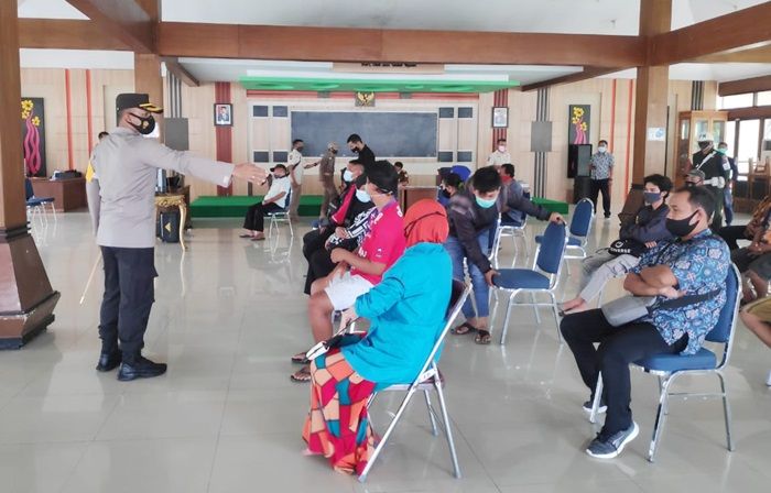 Terjaring Operasi Yustisi Gabungan, Puluhan Warga Ngawi Jalani Sidang di Tempat Terjaring Operasi Yustisi Gabungan, Puluhan Warga Ngawi Jalani Sidang di Tempat