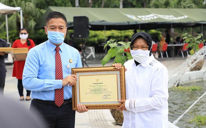 Wali Kota Risma Beri Penghargaan kepada 15 Kuasa Hukum Wali Kota Risma Beri Penghargaan kepada 15 Kuasa Hukum