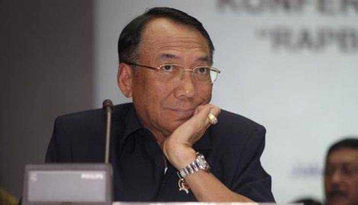 Memeras, KPK Tetapkan Menteri ESDM Jero Wacik sebagai Tersangka Memeras, KPK Tetapkan Menteri ESDM Jero Wacik sebagai Tersangka