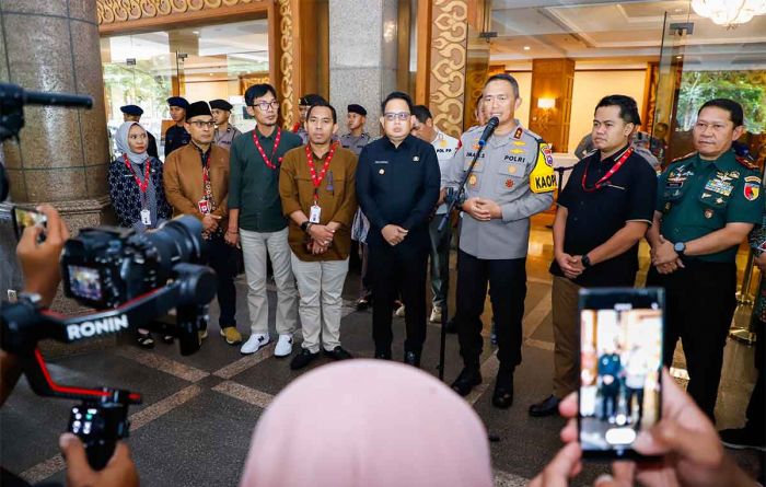 Tinjau Penghitungan Suara Pemilu 2024, Pj Gubernur Jatim: Berlangsung Lancar dan Kondusif