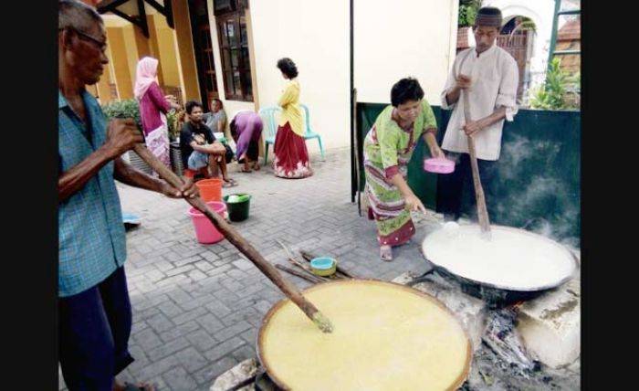 Mencicipi Gurihnya Bubur Syuro Sunan Bonang Tuban