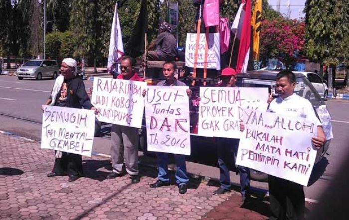 Proyek dari DAK Sebesar Rp 88 M Belum Terbayar, Rekanan Merasa Diakali Pemkab Ponorogo Proyek dari DAK Sebesar Rp 88 M Belum Terbayar, Rekanan Merasa Diakali Pemkab Ponorogo
