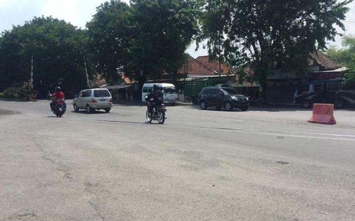 Dua Warga Tanggulangin Sidoarjo Dikeroyok Suporter Bola Dua Warga Tanggulangin Sidoarjo Dikeroyok Suporter Bola