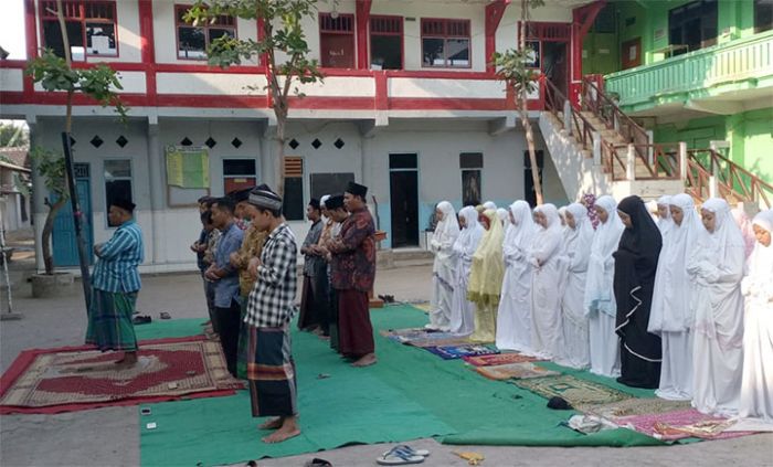 Kemarau Panjang, Santri Ash-Shomadiyah Tuban Gelar Shalat Minta Hujan Kemarau Panjang, Santri Ash-Shomadiyah Tuban Gelar Shalat Minta Hujan