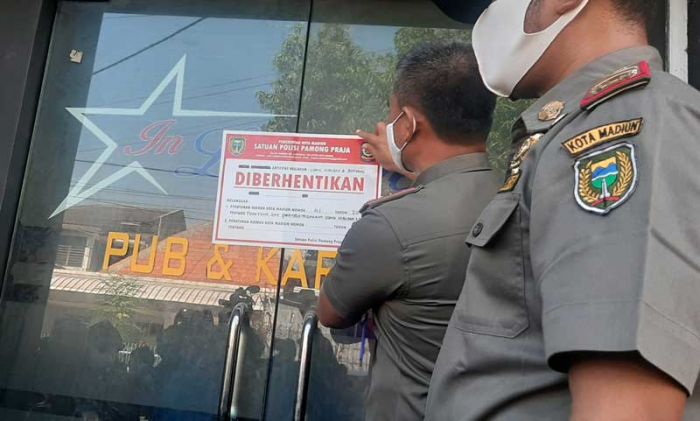 Pasca Digerebek Polda Jatim, In Lounge Pub & Karaoke Disegel di Kota Madiun Disegel Satpol PP Pasca Digerebek Polda Jatim, In Lounge Pub & Karaoke Disegel di Kota Madiun Disegel Satpol PP