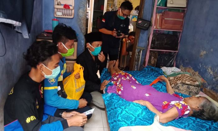 Ponpes di Jombang ini Bagi-bagi Ribuan Sembako Gratis Ponpes di Jombang ini Bagi-bagi Ribuan Sembako Gratis