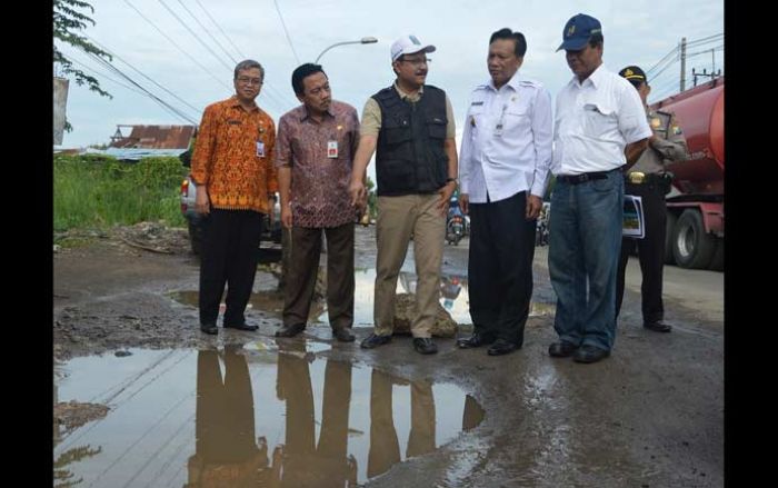 Tinjau Kerusakan Jalan Pantura, Gus Ipul: PGN tak Profesional, Harus Dengarkan Protes Warga