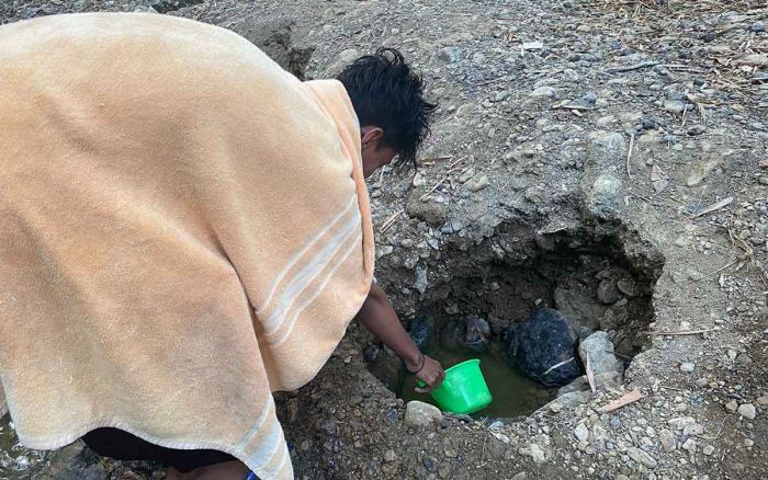 Kemarau Panjang di Sampang, 62 Desa Belum Dapat Bantuan Air Bersih Kemarau Panjang di Sampang, 62 Desa Belum Dapat Bantuan Air Bersih