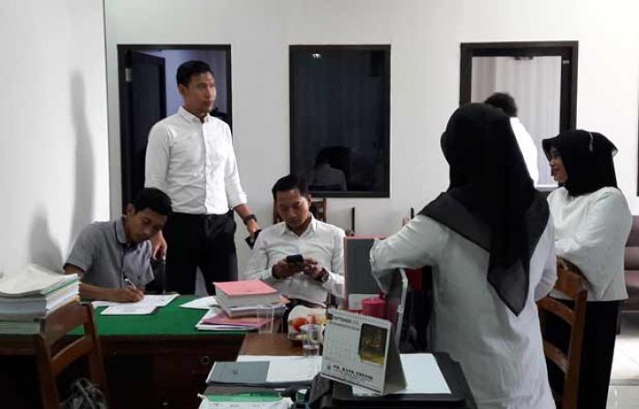 Penggeledahan dan Gelar Perkara untuk Tentukan Tersangka OTT di Inspektorat Gresik Penggeledahan dan Gelar Perkara untuk Tentukan Tersangka OTT di Inspektorat Gresik