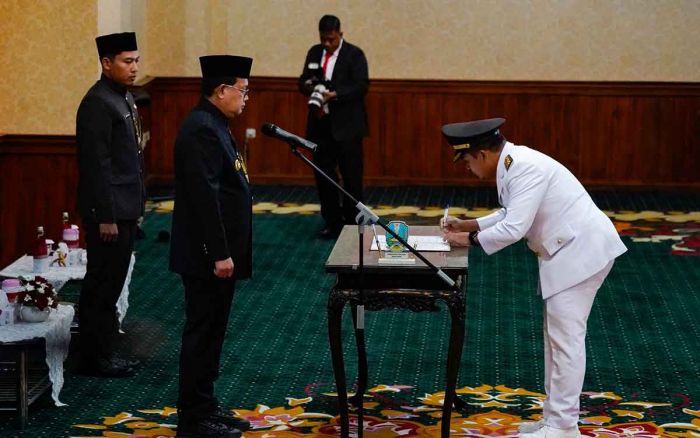 Adi Wibowo Dikukuhkan Jadi Wali Kota Pasuruan Adi Wibowo Dikukuhkan Jadi Wali Kota Pasuruan