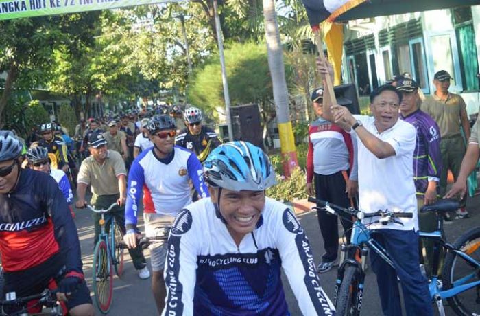 Bupati Sambari Gowes Bareng dalam Rangka Meriahkan HUT TNI