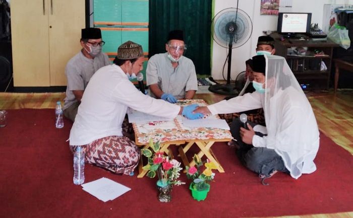 Omah Dhuafa Gresik Nikahkan 15 Pasangan Pengemis dan Pengamen