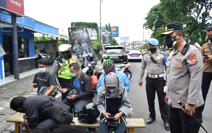 Cegah Penyebaran Omicron, Polresta Sidoarjo Rutin Gelar Vaksinasi di Wilayah Perbatasan Cegah Penyebaran Omicron, Polresta Sidoarjo Rutin Gelar Vaksinasi di Wilayah Perbatasan