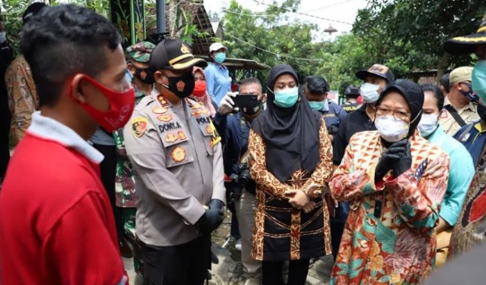 ​Menteri Sosial Serahkan Bantuan Sosial di Mojokerto