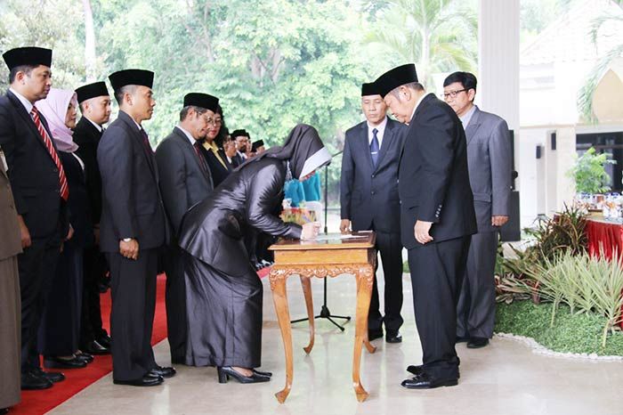 Bupati Sidoarjo Mutasi Ratusan Pejabat, 5 Kursi Kadis Kosong Bupati Sidoarjo Mutasi Ratusan Pejabat, 5 Kursi Kadis Kosong