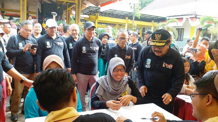 Pakde Karwo Hadiri Puncak Baksos Kesehatan HPN 2019 di Bangkalan Pakde Karwo Hadiri Puncak Baksos Kesehatan HPN 2019 di Bangkalan