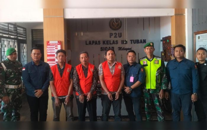 Kejari Tuban Tahan Tiga Tersangka Kasus Korupsi PADes Kedungsoko, Termasuk Kades Kejari Tuban Tahan Tiga Tersangka Kasus Korupsi PADes Kedungsoko, Termasuk Kades