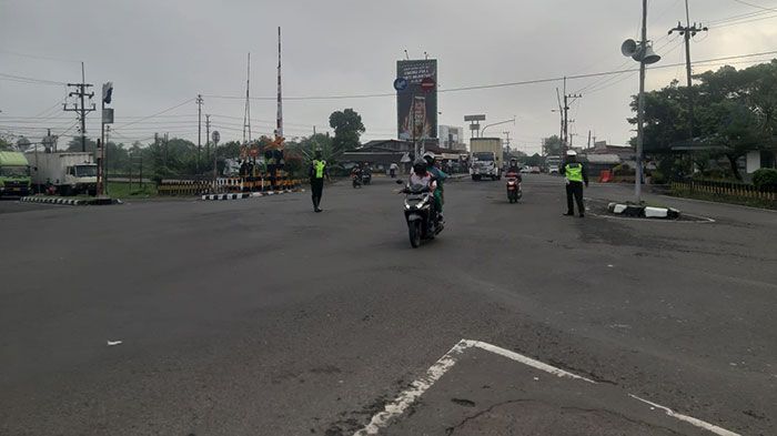 Jelang Mudik Lebaran, Simpang Tiga Mengkreng Kediri Terpantau Lancar