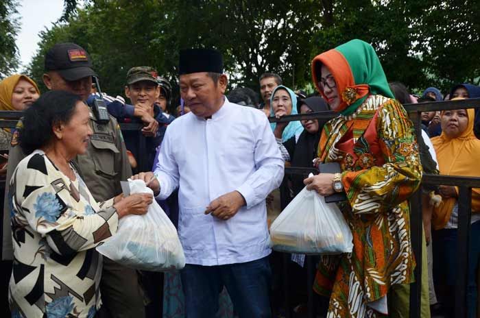 Bupati Minta Pasar Rakyat Sidoarjo Jual Sembako Lebih Banyak