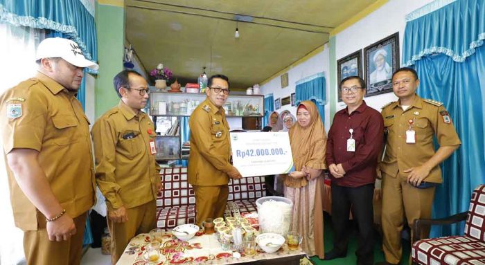 Pemkot Batu Serahkan Santunan dan Beasiswa untuk 3 Keluarga Peserta BPJS Ketenagakerjaan
