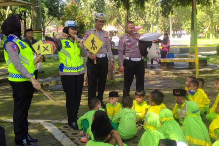 Kunjungi Polres Ngawi, Siswa TK Raudhatul Athfal Perwanida 4 Ngijo Belajar Tugas Polisi