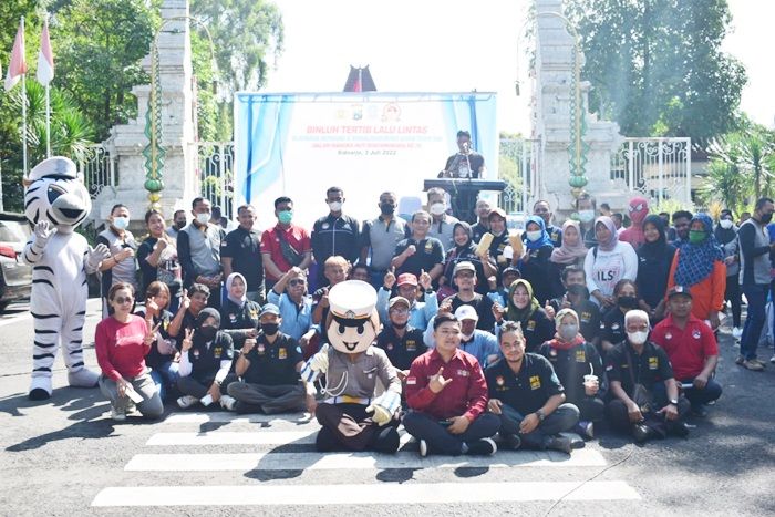 Peduli Kemanan dan Keselamatan Lalu Lintas, Polisi Ajak Masyarakat Sidoarjo Olahraga dan Binluh Peduli Kemanan dan Keselamatan Lalu Lintas, Polisi Ajak Masyarakat Sidoarjo Olahraga dan Binluh