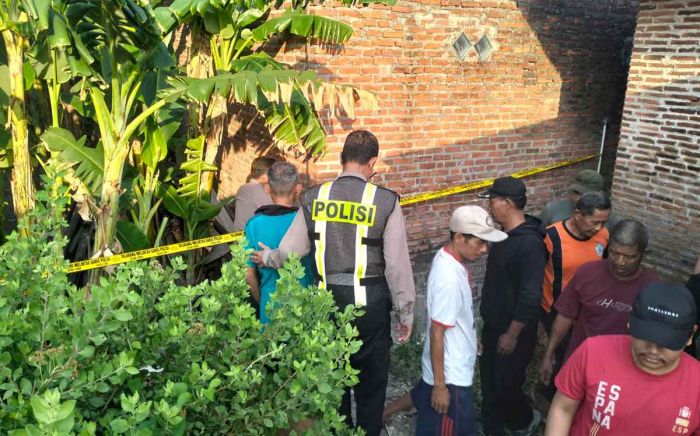 Warga Krian Digegerkan Penemuan Wanita Bersimbah Darah Dekat Kandang Ayam Warga Krian Digegerkan Penemuan Wanita Bersimbah Darah Dekat Kandang Ayam