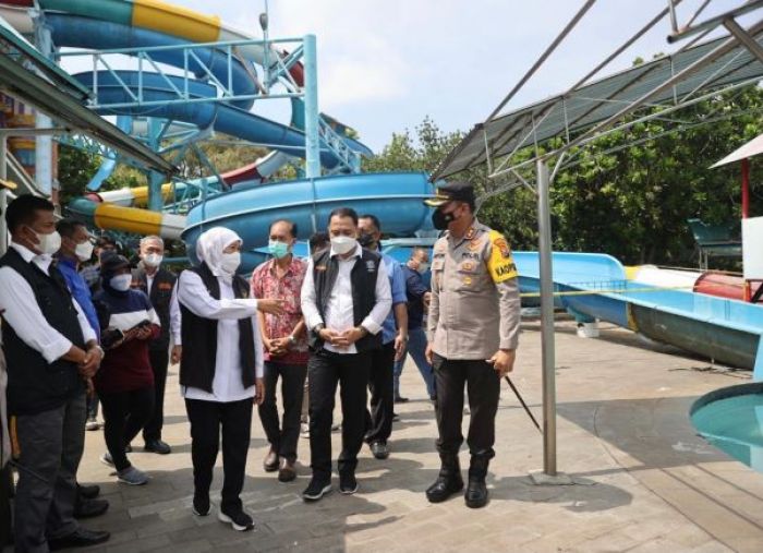 Korban Perosotan 17 Orang, Khofifah Tanya Manager Kenpark, Proses Kalibrasinya Korban Perosotan 17 Orang, Khofifah Tanya Manager Kenpark, Proses Kalibrasinya