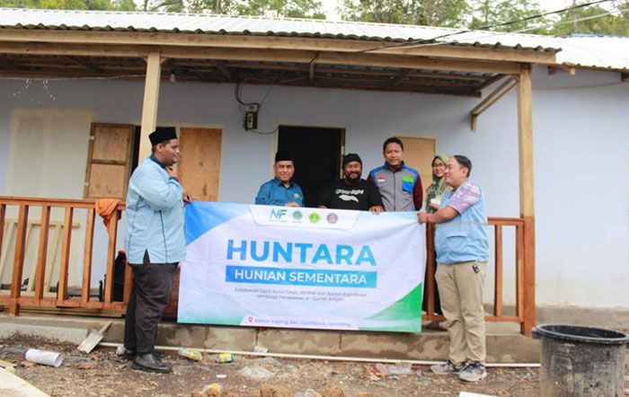 Bersama BKPRMI Jatim, Lazis Nurul Falah Salurkan 4 Huntara dan Satu Mushola untuk Penyintas Semeru