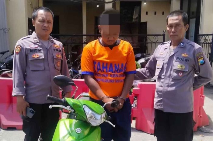 Sempat Diamuk Massa, Pelaku Curanmor di Kenjeran Surabaya Diamankan Polisi Sempat Diamuk Massa, Pelaku Curanmor di Kenjeran Surabaya Diamankan Polisi