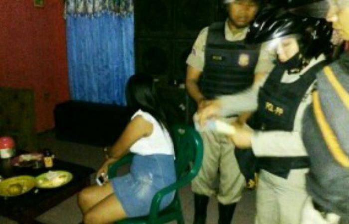 Nekad Buka, Rumah Karaoke Eks Lokalisasi Dolly di Segel Nekad Buka, Rumah Karaoke Eks Lokalisasi Dolly di Segel
