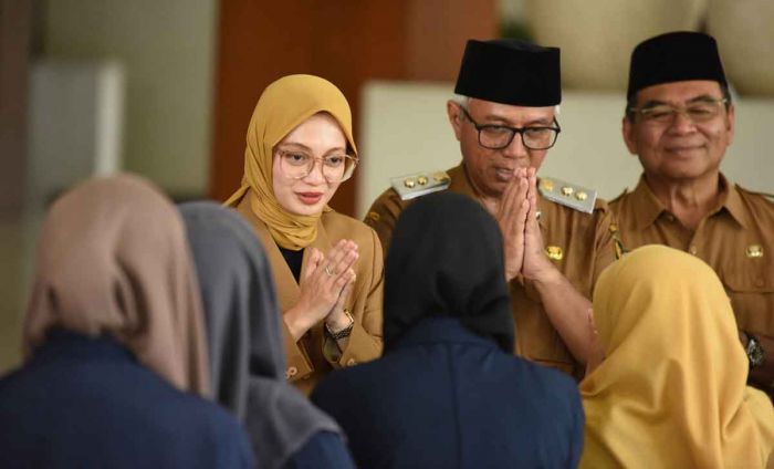 Hari Pertama Masuk Kerja, Vinanda dan Gus Qowim Halalbihalal Bersama Jajaran Pemkot Kediri Hari Pertama Masuk Kerja, Vinanda dan Gus Qowim Halalbihalal Bersama Jajaran Pemkot Kediri