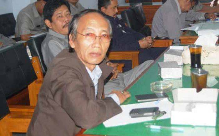 Difoto Wartawan, Ketua Komisi II DPRD Trenggalek Ngamuk Difoto Wartawan, Ketua Komisi II DPRD Trenggalek Ngamuk