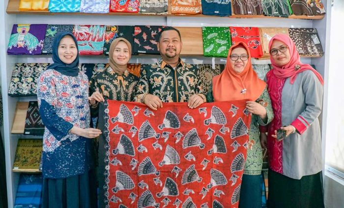 Bupati Gresik Resmikan Galeri Dekranasda untuk Promosikan Produk Unggulan