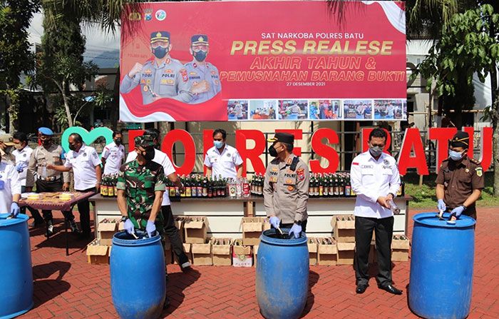 Polres Batu Musnahkan 1.162 Miras Polres Batu Musnahkan 1.162 Miras