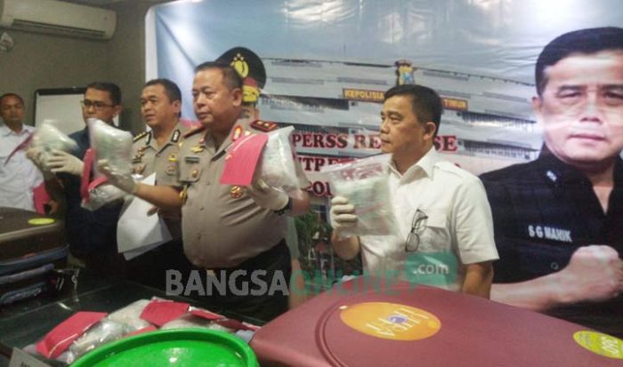 Polda Jatim Bongkar Peredaran Narkoba Lintas Negara dari Gembong Yoyok Priyanto CS Polda Jatim Bongkar Peredaran Narkoba Lintas Negara dari Gembong Yoyok Priyanto CS