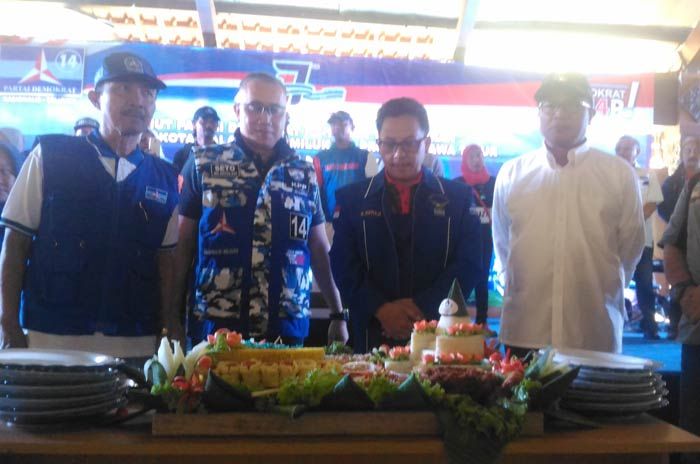 Rayakan Hari Jadi, DPC Demokrat Kota Malang Tumpengan Rayakan Hari Jadi, DPC Demokrat Kota Malang Tumpengan