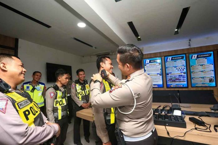 Tunjang Profesional Kinerja, Anggota Satlantas Polrestabes Surabaya Gunakan Body Camera Tunjang Profesional Kinerja, Anggota Satlantas Polrestabes Surabaya Gunakan Body Camera